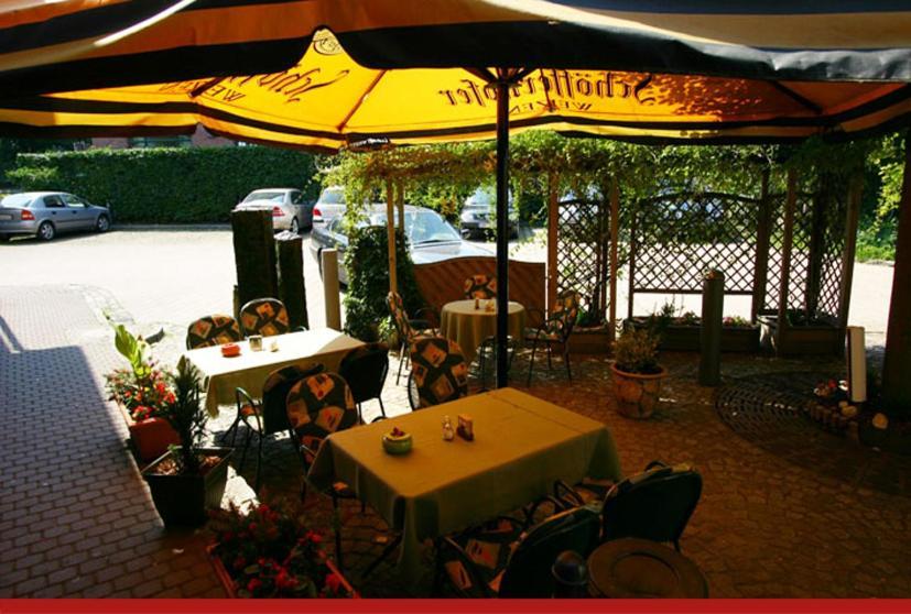 Hotel & Restaurant "Zur Linde" Spergau Exteriör bild